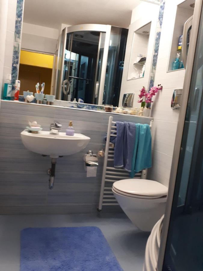 2 Bedrooms With Private Bath And Balcony Near The Airport ソフィア エクステリア 写真